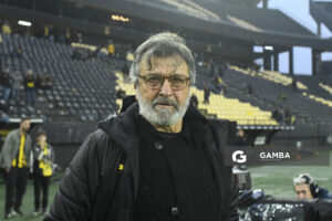 Walter “Indio” Olivera, ex jugador y capitán de Peñarol. Liga AUF Uruguaya. Estadio Campeón del Siglo.