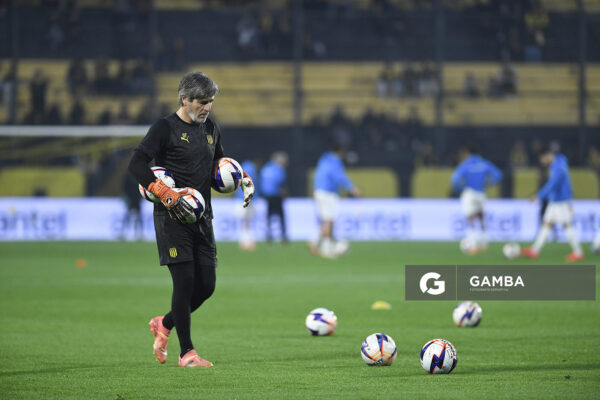 Óscar Ferro, entrenador de arqueros de Peñarol, Liga AUF Uruguaya. Estadio Campeón del Siglo.
