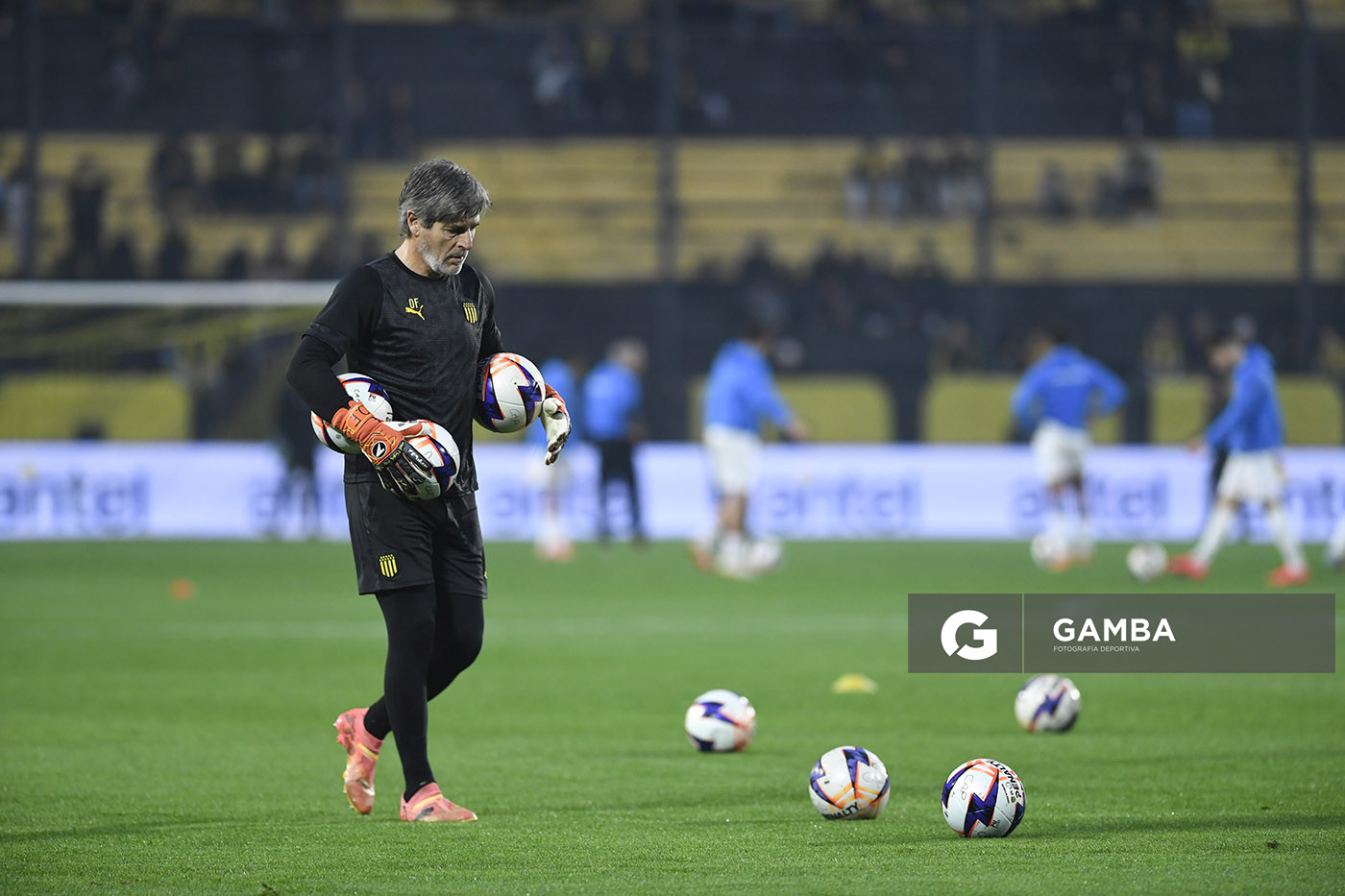 Óscar Ferro, entrenador de arqueros de Peñarol, Liga AUF Uruguaya. Estadio Campeón del Siglo.