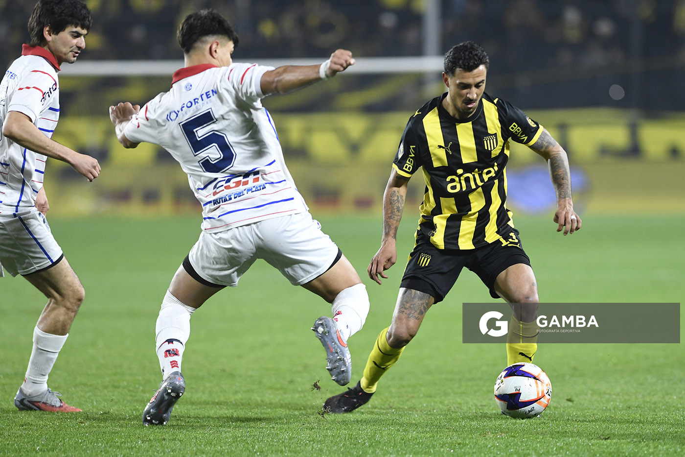 Eduardo Darias, de Peñarol, Liga AUF Uruguaya. Estadio Campeón del Siglo.