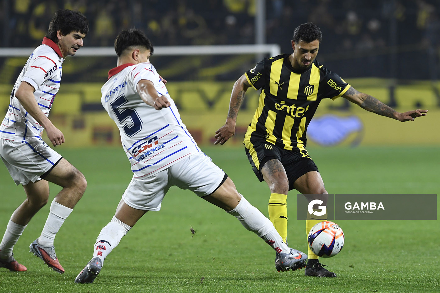 Eduardo Darias, de Peñarol, Liga AUF Uruguaya. Estadio Campeón del Siglo.
