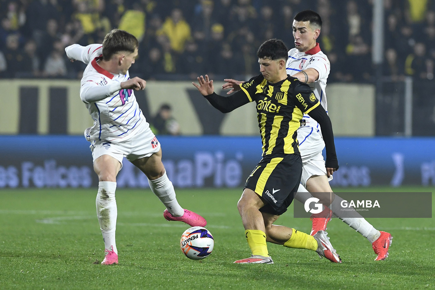 Cristian Leonel Jaime, de Peñarol, Liga AUF Uruguaya. Estadio Campeón del Siglo.