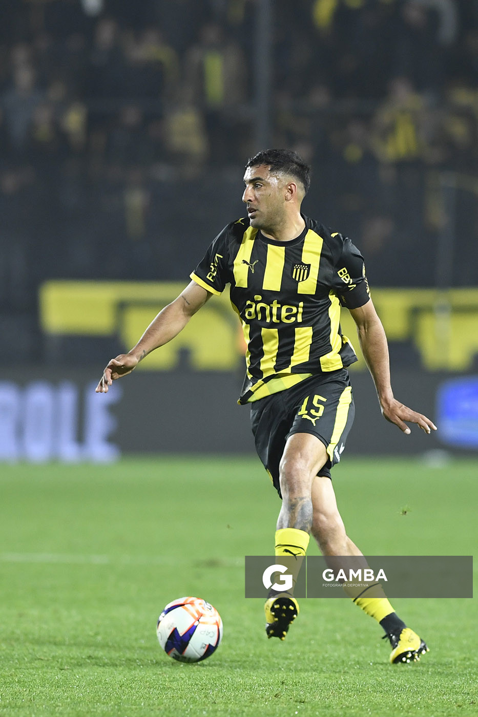 Maximiliano Olivera, de Peñarol, Liga AUF Uruguaya. Estadio Campeón del Siglo.