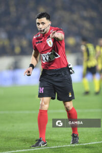 Esteban Guerra, árbitro central, Liga AUF Uruguaya. Estadio Campeón del Siglo.