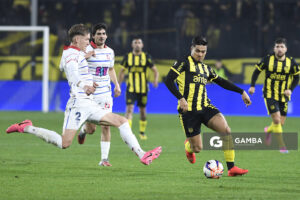 Matías Arezo, de Peñarol, Liga AUF Uruguaya. Estadio Campeón del Siglo.