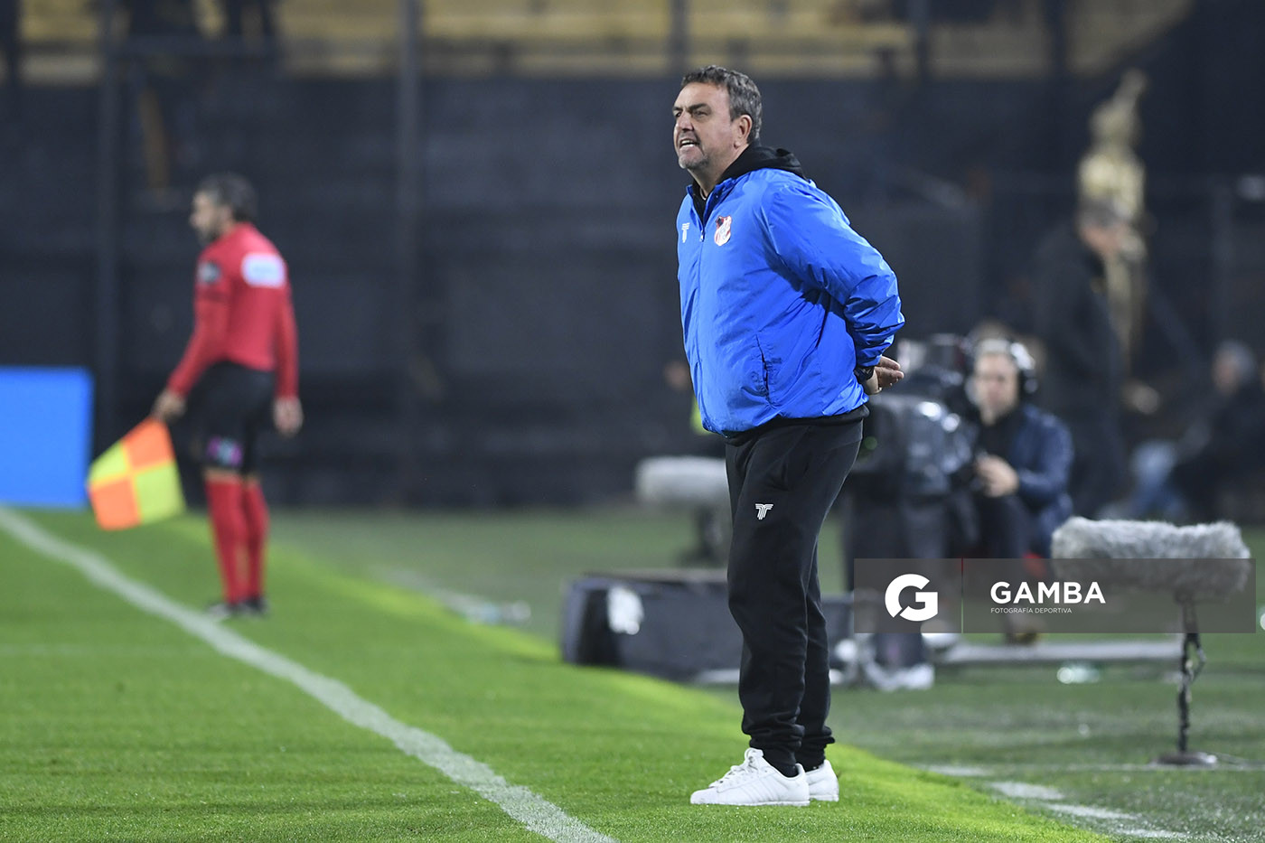 Diego Osella, director técnico de Central Español, Liga AUF Uruguaya. Estadio Campeón del Siglo.