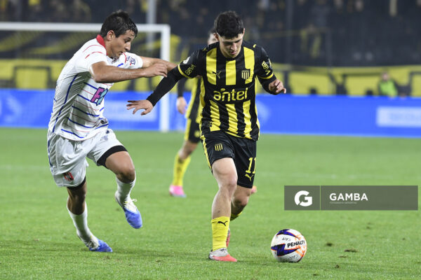 Cristian Leonel Jaime, de Peñarol, Liga AUF Uruguaya. Estadio Campeón del Siglo.