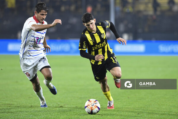 Cristian Leonel Jaime, de Peñarol, Liga AUF Uruguaya. Estadio Campeón del Siglo.