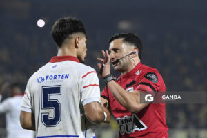 Esteban Guerra, árbitro central, Liga AUF Uruguaya. Estadio Campeón del Siglo.