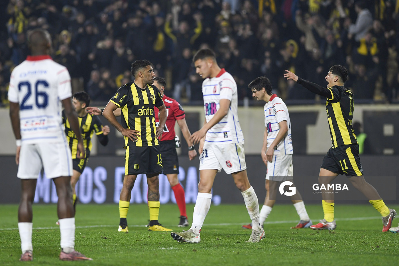 Maximiliano Olivera, de Peñarol, Liga AUF Uruguaya. Estadio Campeón del Siglo.