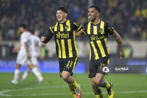 Maximiliano Olivera, de Peñarol, Liga AUF Uruguaya. Estadio Campeón del Siglo.
