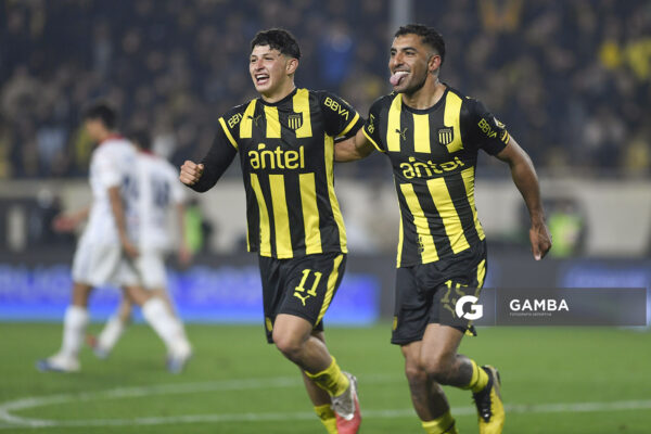 Maximiliano Olivera, de Peñarol, Liga AUF Uruguaya. Estadio Campeón del Siglo.