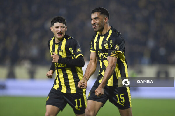 Maximiliano Olivera, de Peñarol, Liga AUF Uruguaya. Estadio Campeón del Siglo.