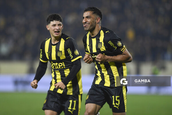 Maximiliano Olivera, de Peñarol, Liga AUF Uruguaya. Estadio Campeón del Siglo.