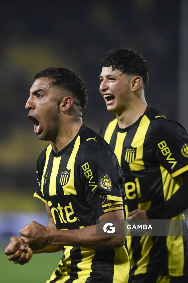 Maximiliano Olivera, de Peñarol, Liga AUF Uruguaya. Estadio Campeón del Siglo.