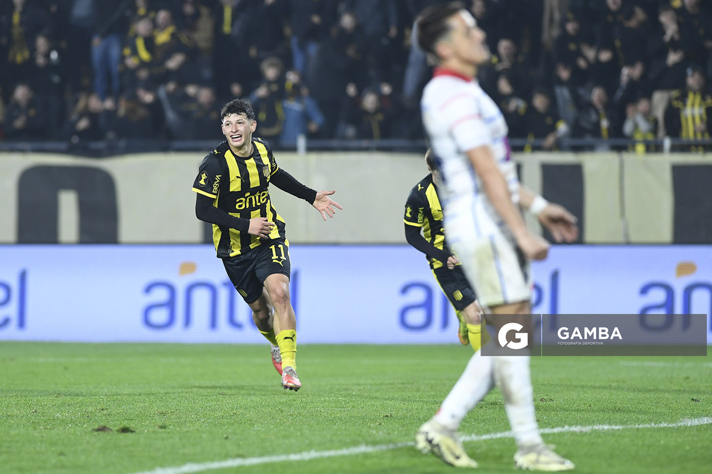 Cristian Leonel Jaime, de Peñarol, Liga AUF Uruguaya. Estadio Campeón del Siglo.