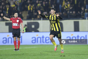 Cristian Leonel Jaime, de Peñarol, Liga AUF Uruguaya. Estadio Campeón del Siglo.