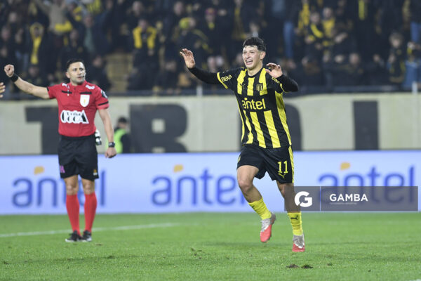 Cristian Leonel Jaime, de Peñarol, Liga AUF Uruguaya. Estadio Campeón del Siglo.
