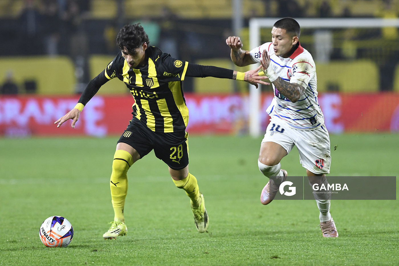 Ignacio Alegre, de Peñarol, Liga AUF Uruguaya. Estadio Campeón del Siglo.