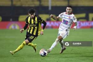 Ignacio Alegre, de Peñarol, Liga AUF Uruguaya. Estadio Campeón del Siglo.