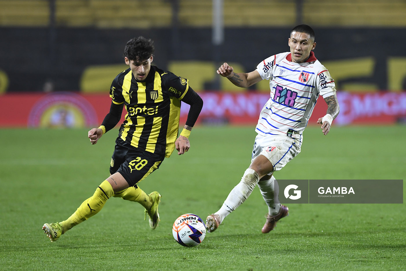 Ignacio Alegre, de Peñarol, Liga AUF Uruguaya. Estadio Campeón del Siglo.