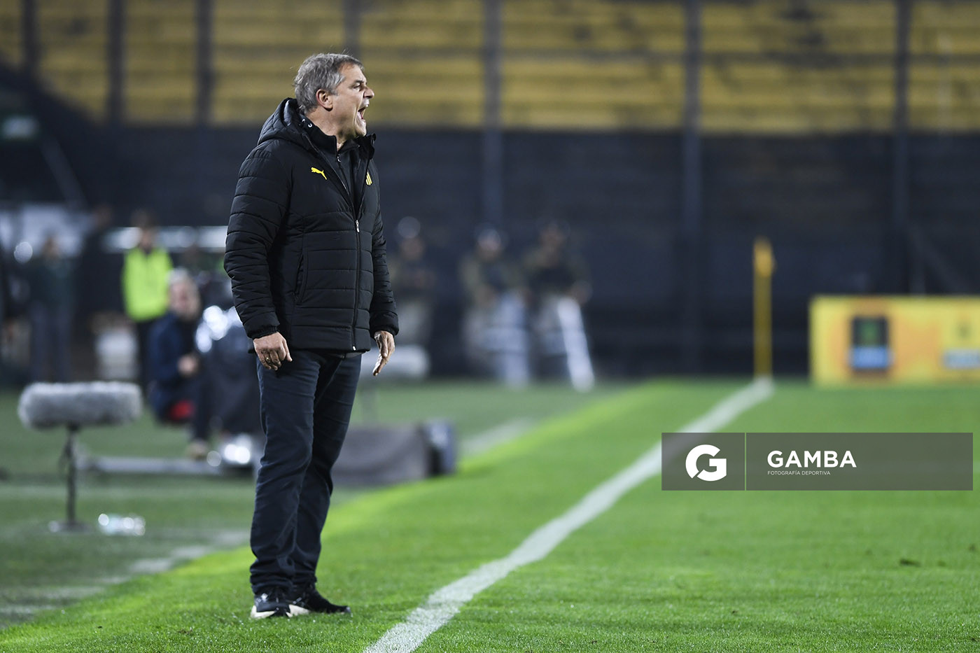 Diego Aguirre, director técnico de Peñarol, Liga AUF Uruguaya. Estadio Campeón del Siglo.