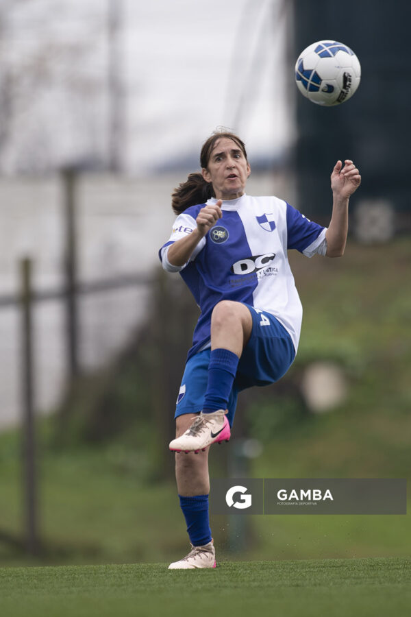 Fernanda Hernández, de Granjeros, Campeonato Minuano Femenino. Estadio Juan Antonio Lavalleja.