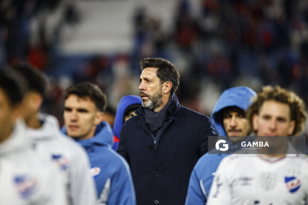 Jorge Bava, director técnico de Nacional, Liga AUF Uruguaya. Estadio Gran Parque Central.