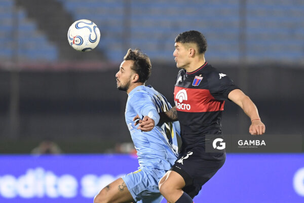 Ezequiel Busquets, de Montevideo City Torque, Copa Conmebol Sudamericana. Estadio Centenario.