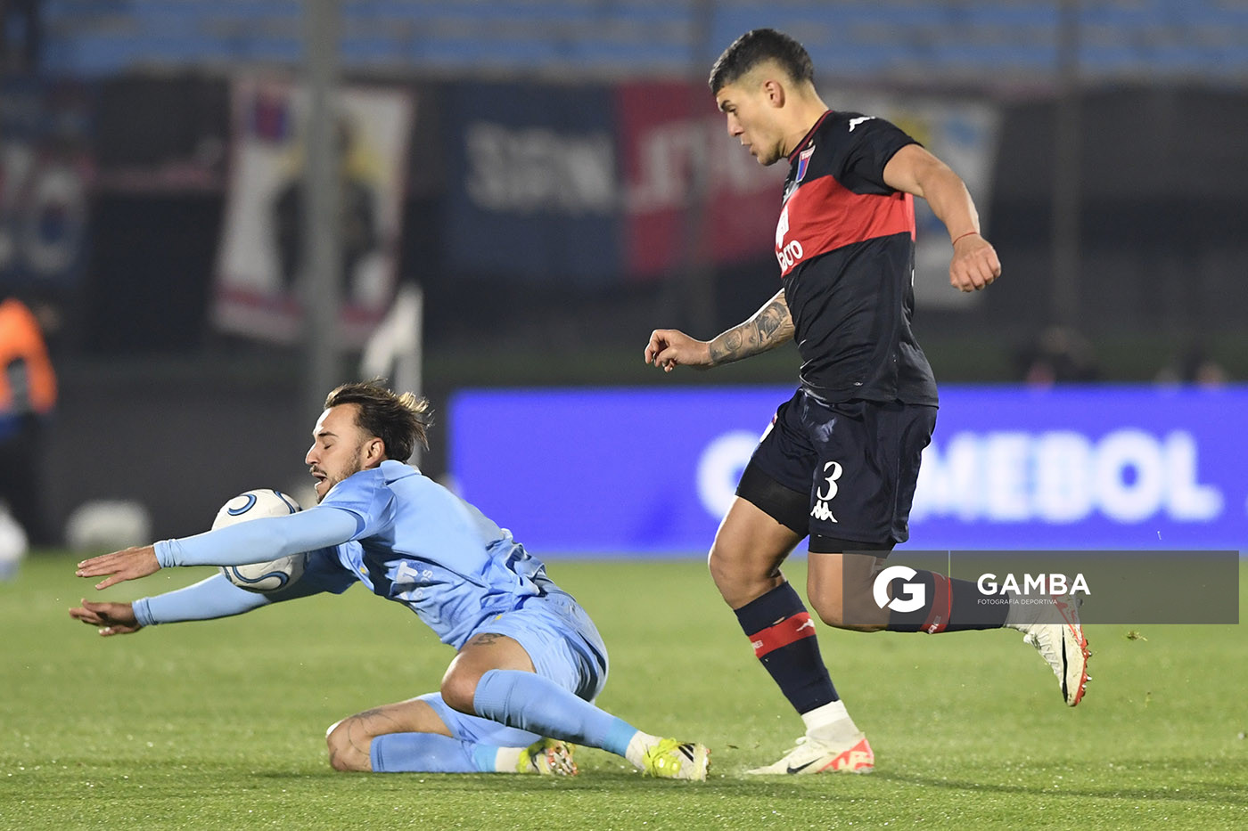 Ezequiel Busquets, de Montevideo City Torque, Copa Conmebol Sudamericana. Estadio Centenario.