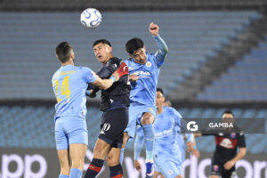 Alan Barrionuevo, de Tigre, Copa Conmebol Sudamericana. Estadio Centenario.