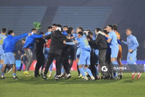Jugadores de Montevideo City Torque tras ganar a Tigre. Copa Conmebol Sudamericana. Estadio Centenario.