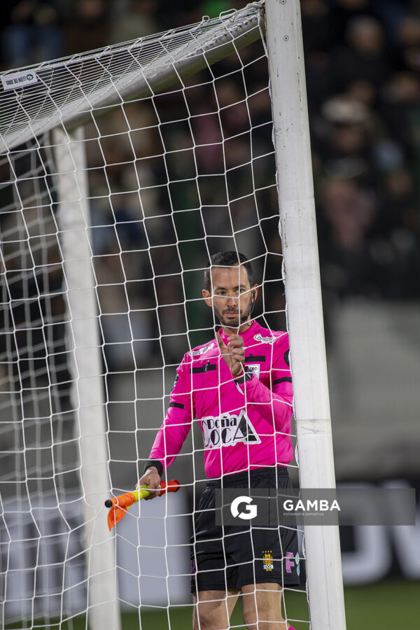 Nicolás Piaggio, segundo árbitro asistente, Liga AUF Uruguaya. Estadio Domingo Burgueño.
