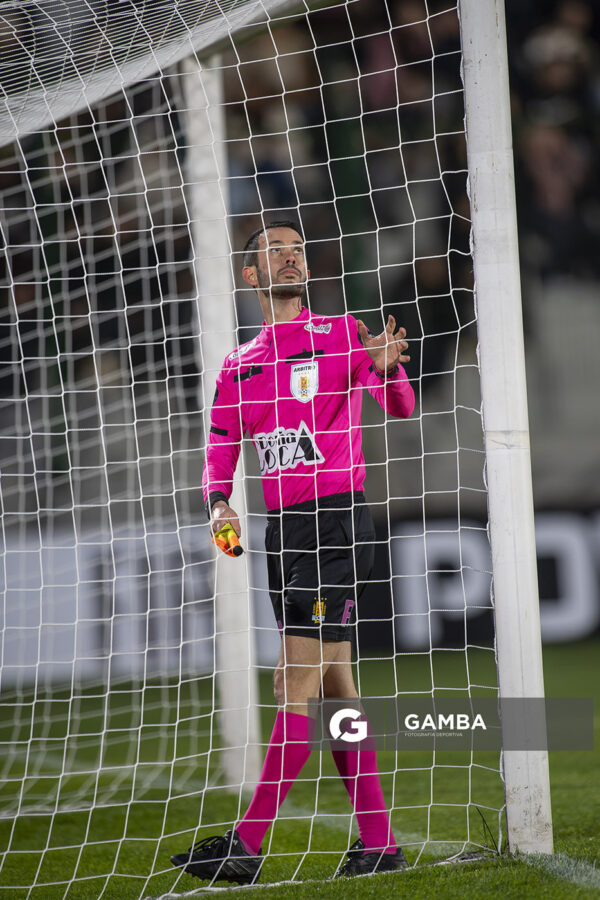 Nicolás Piaggio, segundo árbitro asistente, Liga AUF Uruguaya. Estadio Domingo Burgueño.
