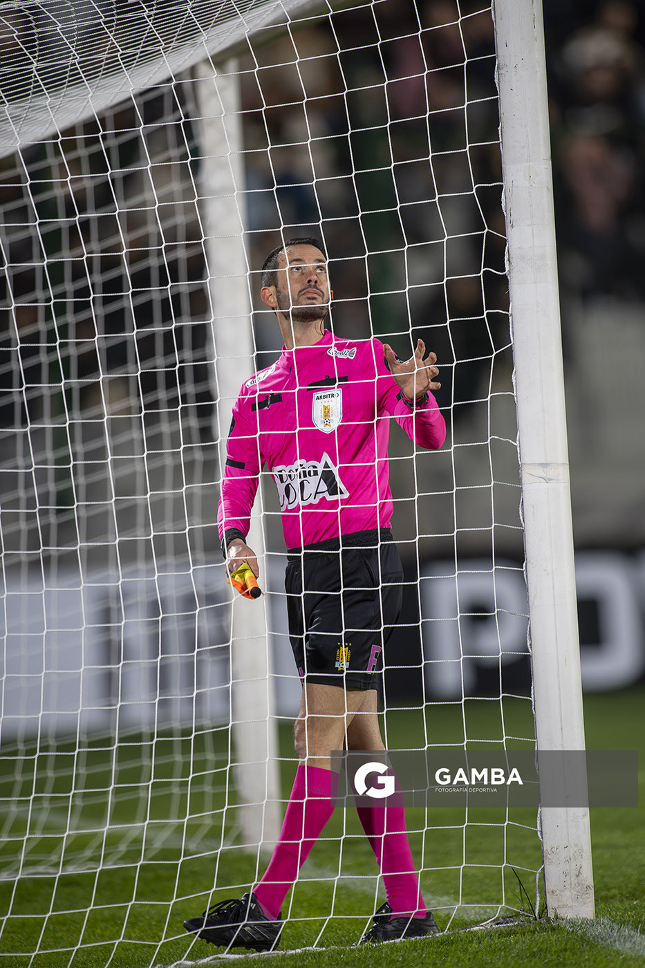 Nicolás Piaggio, segundo árbitro asistente, Liga AUF Uruguaya. Estadio Domingo Burgueño.
