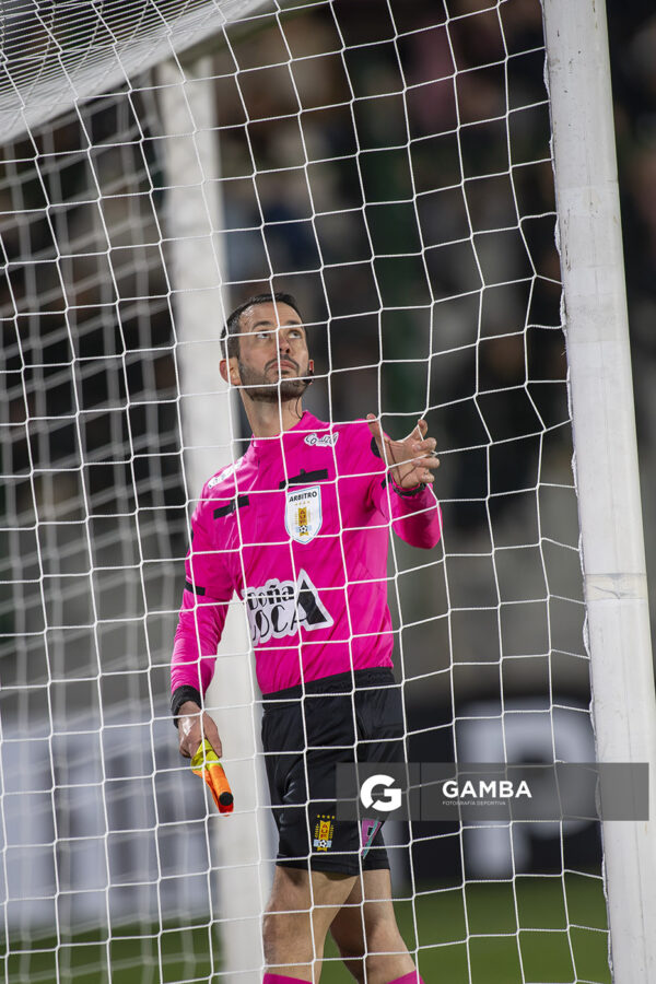 Nicolás Piaggio, segundo árbitro asistente, Liga AUF Uruguaya. Estadio Domingo Burgueño.