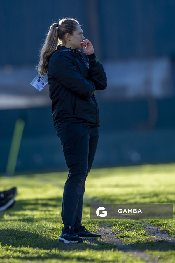 Eugenia Toledo, directora técnica de Ituzaingó, 24ª Copa Nacional de Fútbol Femenino .
