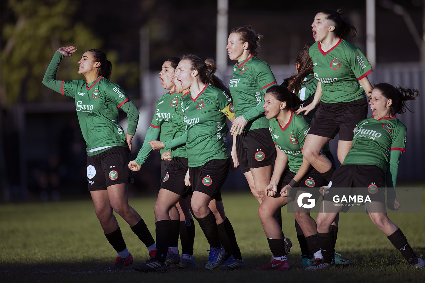 Jugadoras de Ituzaingó(Maldonado) durante la definición por penales. 24ª Copa Nacional de Fútbol Femenino .