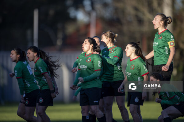 Jugadoras de Ituzaingó(Maldonado) durante la definición por penales. 24ª Copa Nacional de Fútbol Femenino .