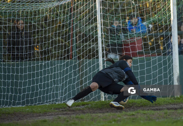 Débora de los Santos, golera de Arachanas, 24ª Copa Nacional de Fútbol Femenino .