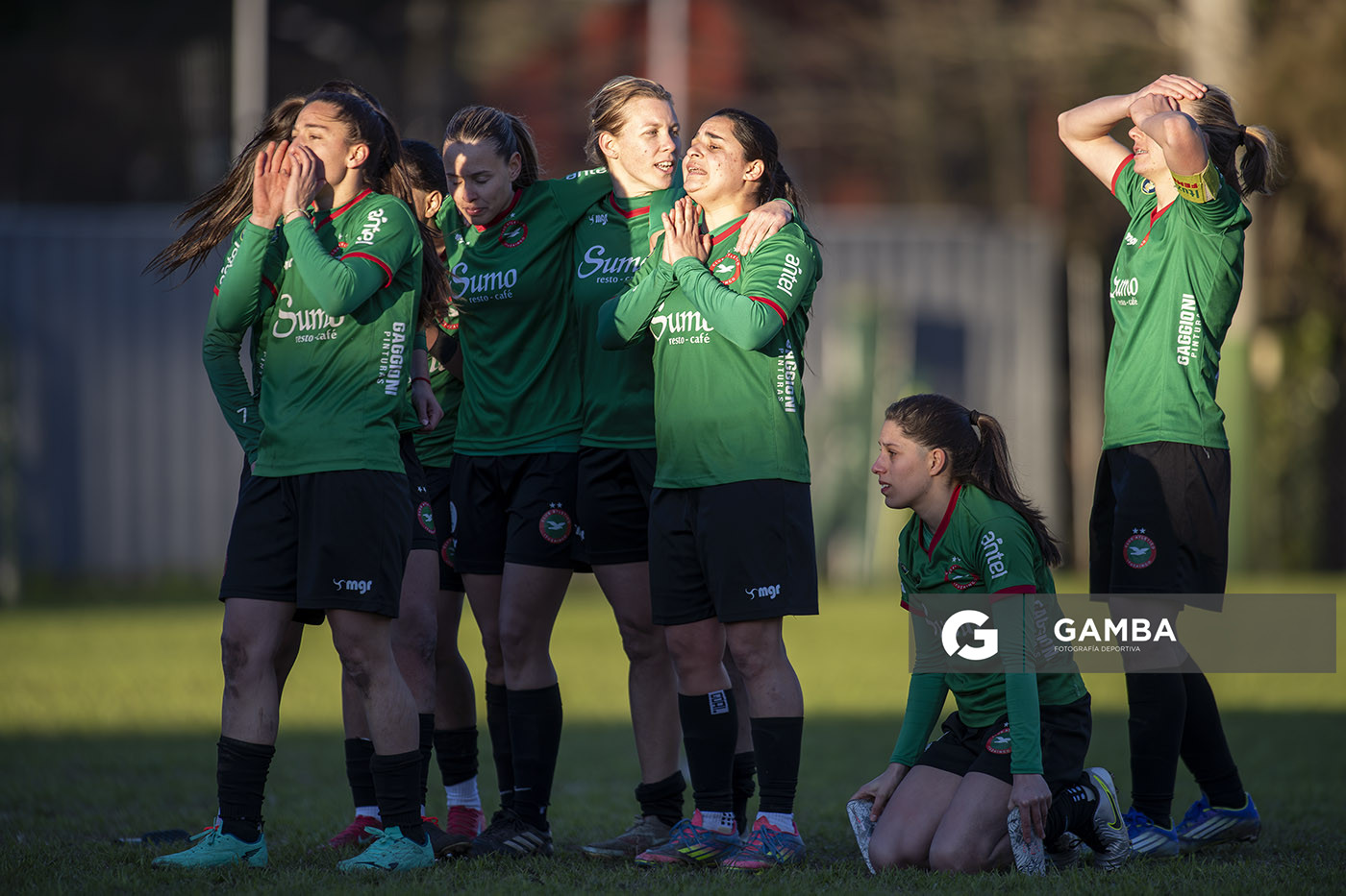 Jugadoras de Ituzaingó(Maldonado) durante la definición por penales. 24ª Copa Nacional de Fútbol Femenino .