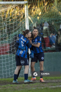 Natalí Sabetta, Débora de los Santos y Camila Díaz, de Arachanas. 24ª Copa Nacional de Fútbol Femenino .