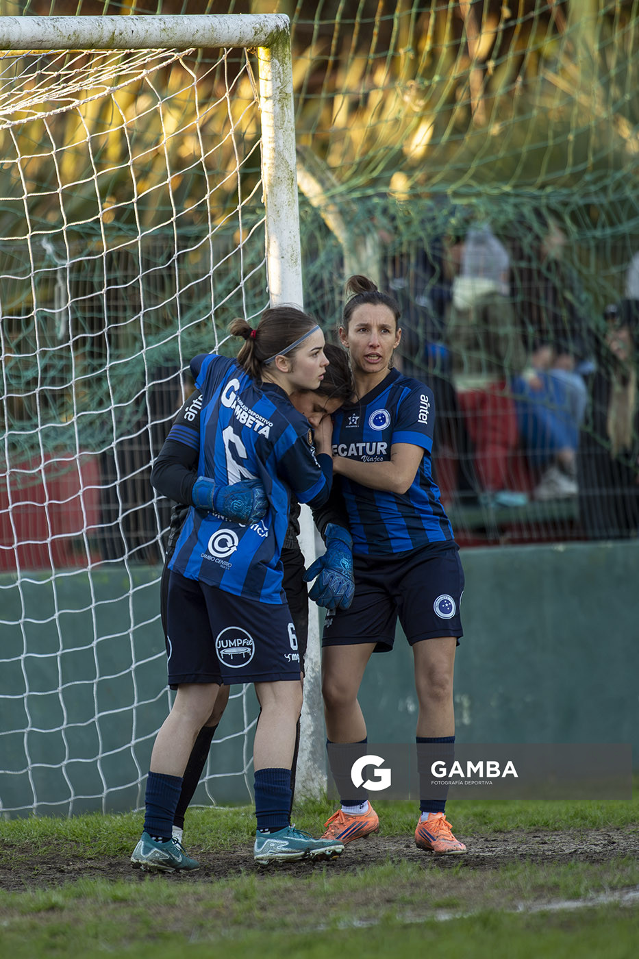 Natalí Sabetta, Débora de los Santos y Camila Díaz, de Arachanas. 24ª Copa Nacional de Fútbol Femenino .