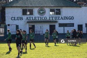 Ingreso de la jugadoras de Ituzaingó. 24ª Copa Nacional de Fútbol Femenino .