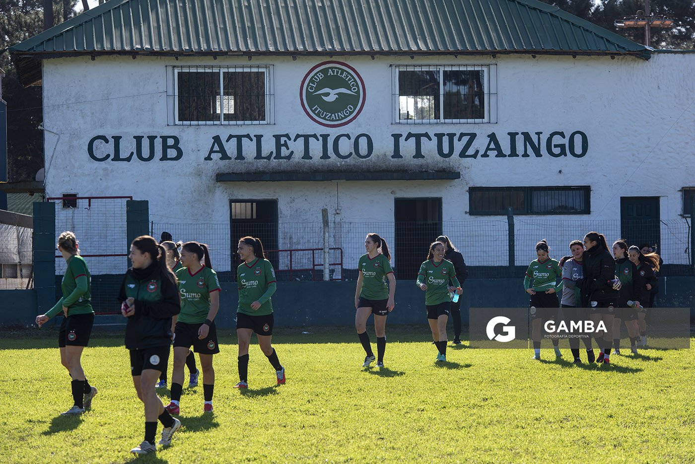 Ingreso de la jugadoras de Ituzaingó. 24ª Copa Nacional de Fútbol Femenino .