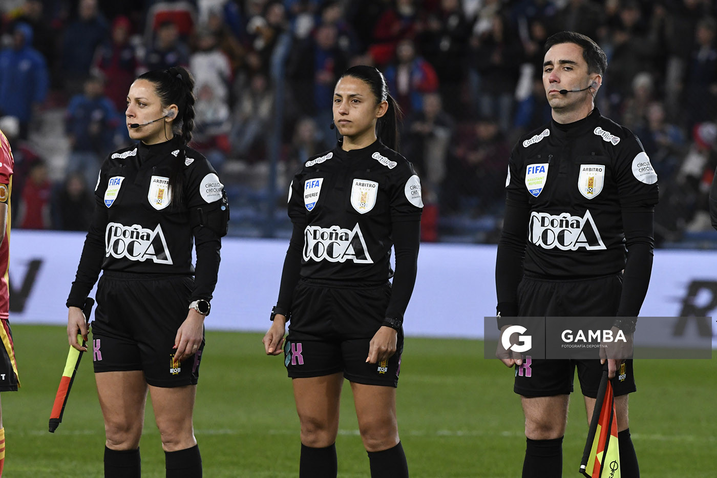 Anahí Fernández, árbitra central, Liga AUF Uruguaya. Estadio Gran Parque Central.