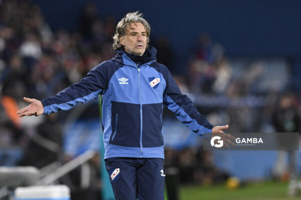 Daniel Carreño, director técnico de Nacional, Liga AUF Uruguaya. Estadio Gran Parque Central.