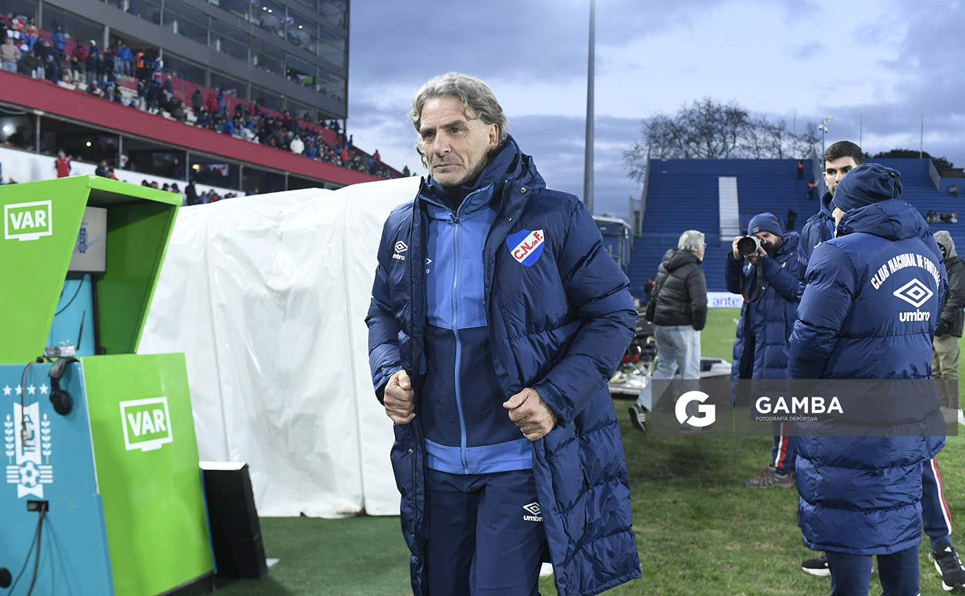 Daniel Carreño, director técnico de Nacional, Liga AUF Uruguaya. Estadio Gran Parque Central.