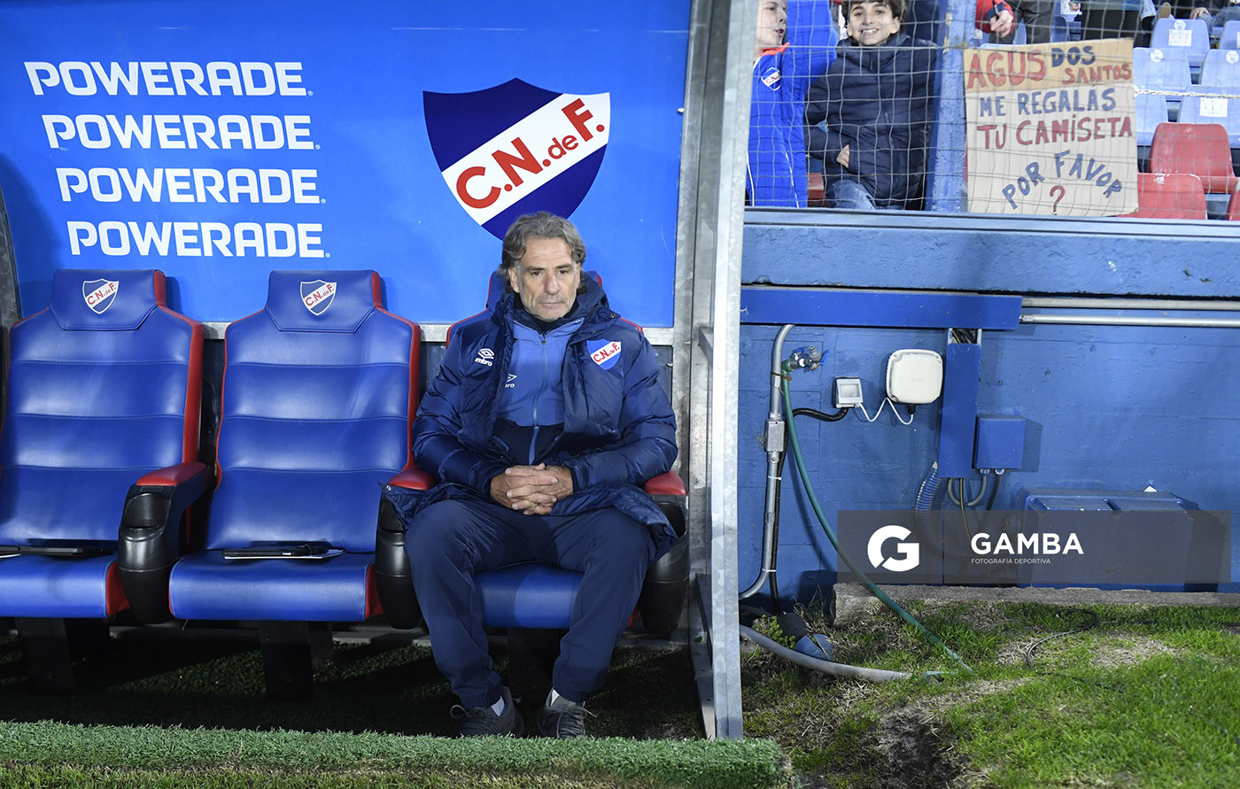 Daniel Carreño, director técnico de Nacional, Liga AUF Uruguaya. Estadio Gran Parque Central.