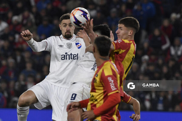 Sebastián Coates, de Nacional, Liga AUF Uruguaya. Estadio Gran Parque Central.